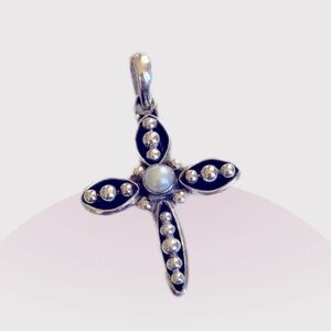 Silpada Filigree and PearlsCross Pendant
S0971